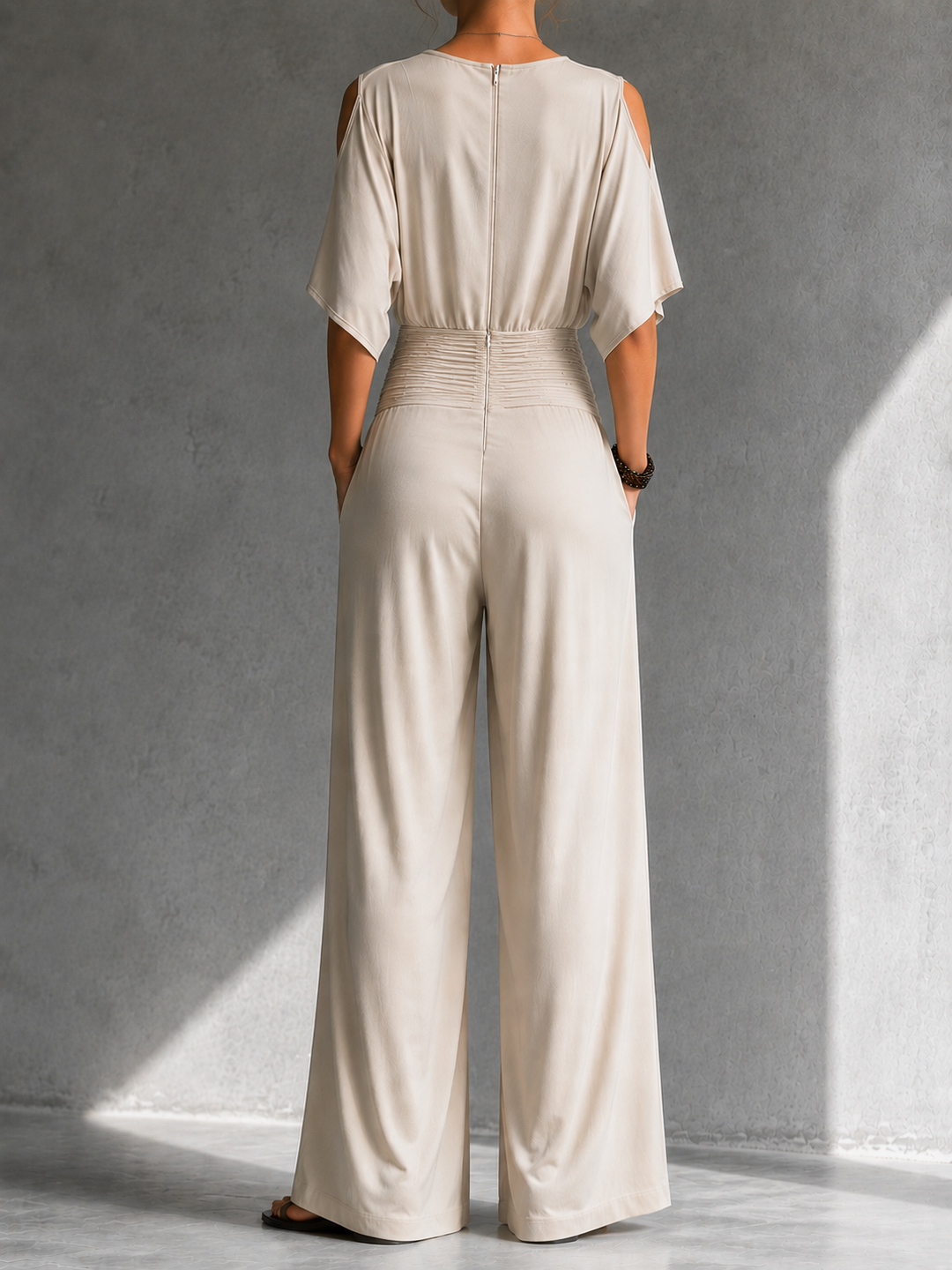 Romina Tuta Elegante con Spalle Aperte