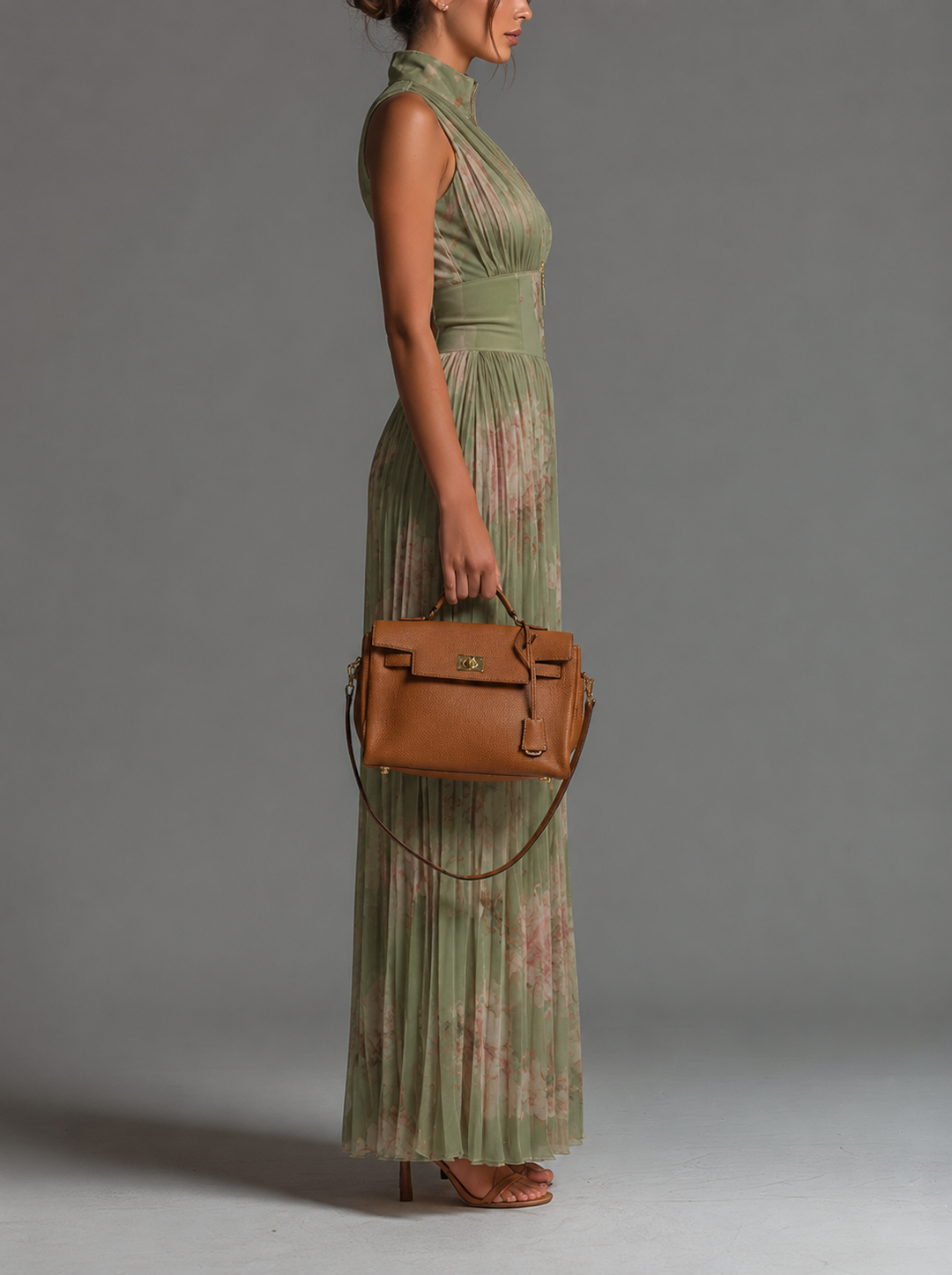 Alessandra | Tuta plissettata in chiffon verde salvia floreale con maniche a kimono