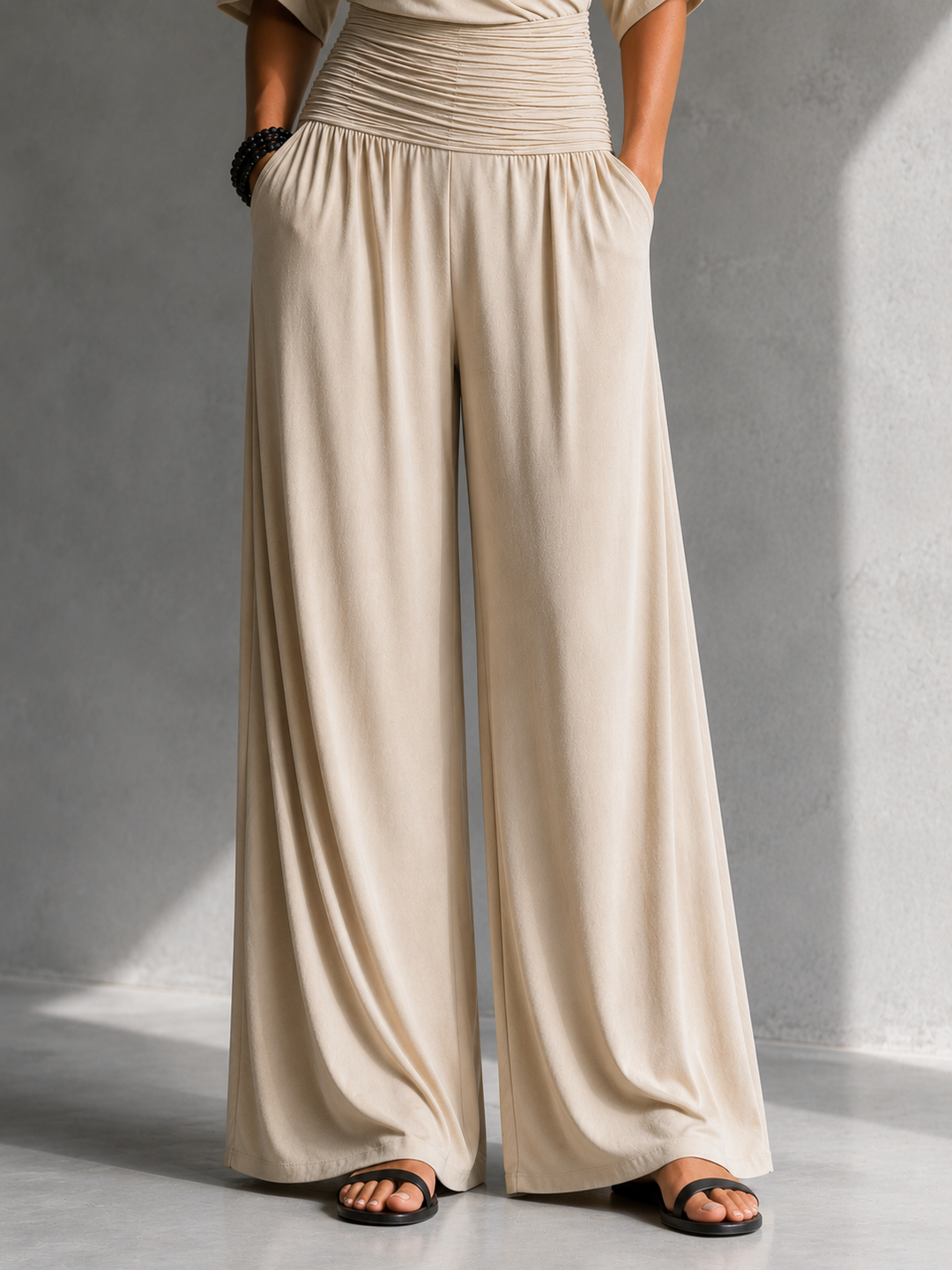 Romina Tuta Elegante con Spalle Aperte